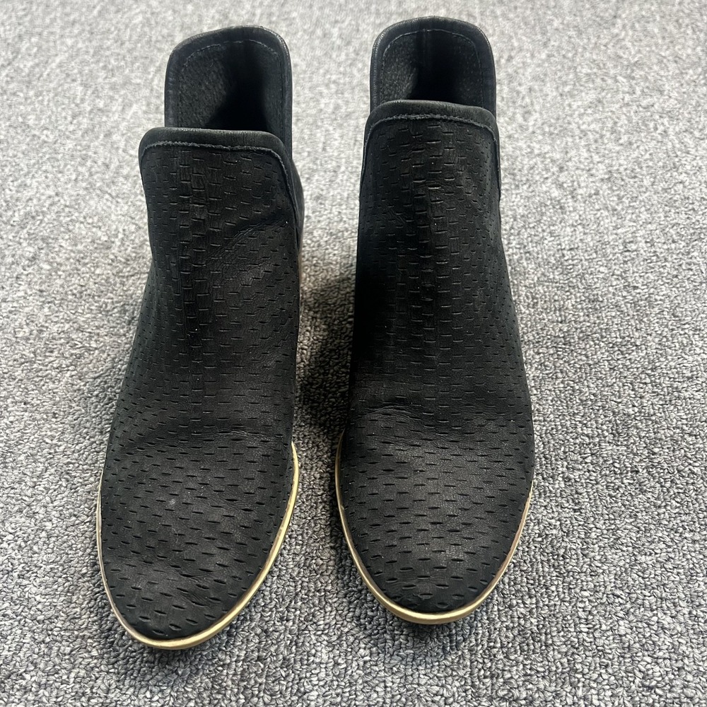 Lucky Brand Boho Perforated Leather V-Cut Ankle Booties 8 Black Stacked Heel